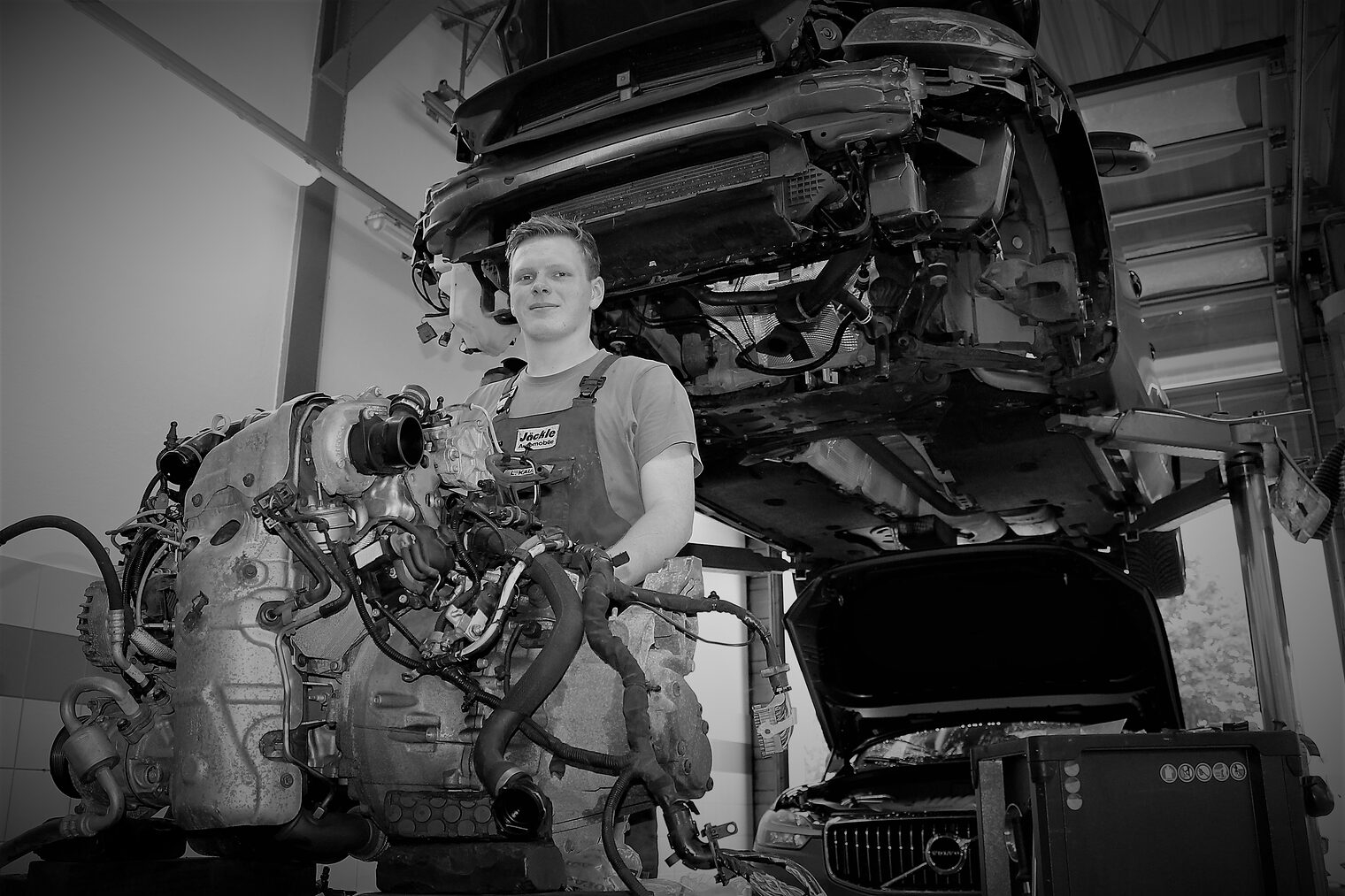 In der Ausbildung Verantwortung übernehmen, mit dem Ziel, Meister seines Fachs zu werden. In der Ausbildung Verantwortung übernehmen, mit dem Ziel, Meister seines Fachs zu werden.