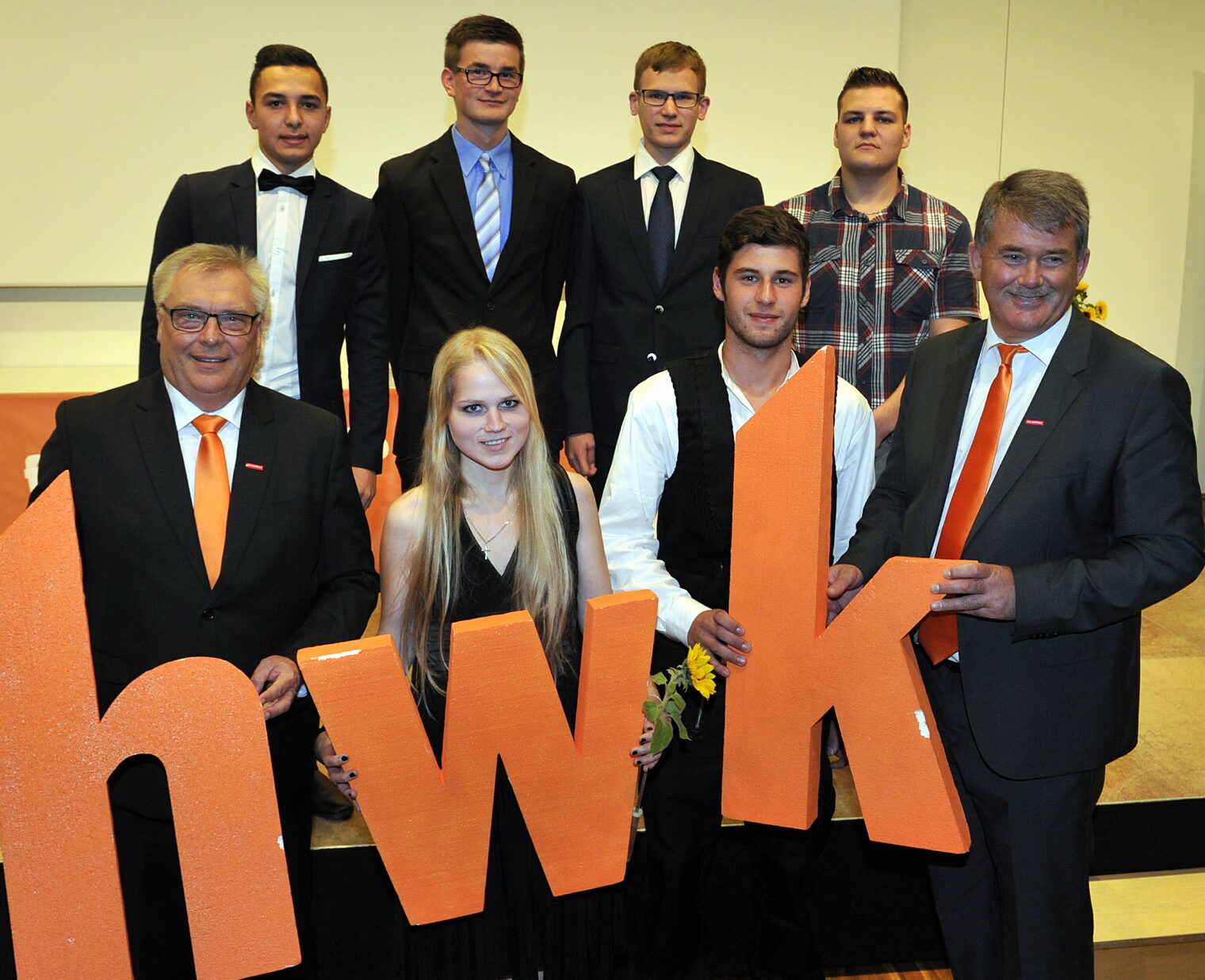 (v.o.l.) Robert Eifeld, Markus Maier, Maximilian Zingerle, Andreas Guggenmos, (v.u.l.) Präsident Hans-Peter Rauch, Sarah Dempfle, Pascal Geiger, Hauptgeschäftsführer Ulrich Wagner (v.o.l.) Robert Eifeld, Markus Maier, Maximilian Zingerle, Andreas Guggenmos, (v.u.l.) Präsident Hans-Peter Rauch, Sarah Dempfle, Pascal Geiger, Hauptgeschäftsführer Ulrich Wagner